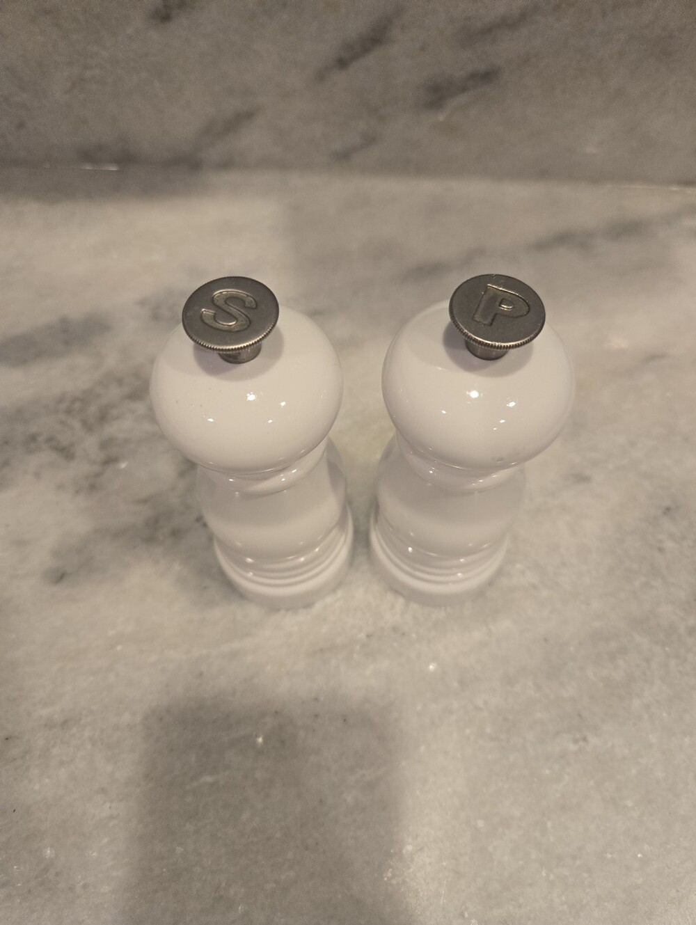 Le Creuset White Salt & Pepper Mill Grinders Set – Glossy Ceramic Paid $80